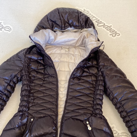 Laundry by Shelli Segal long down puffer, hood, Small, stretch waist - Picture 2 of 7